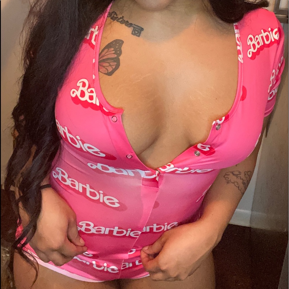 “Barbie” onesie - Picture 2 of 3